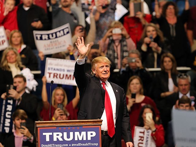 Donald Trump waving to a crowd